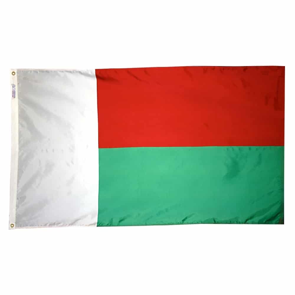 Madagascar Flag - Grommets 2 Nylon Madagascar Flag Grommets Finish